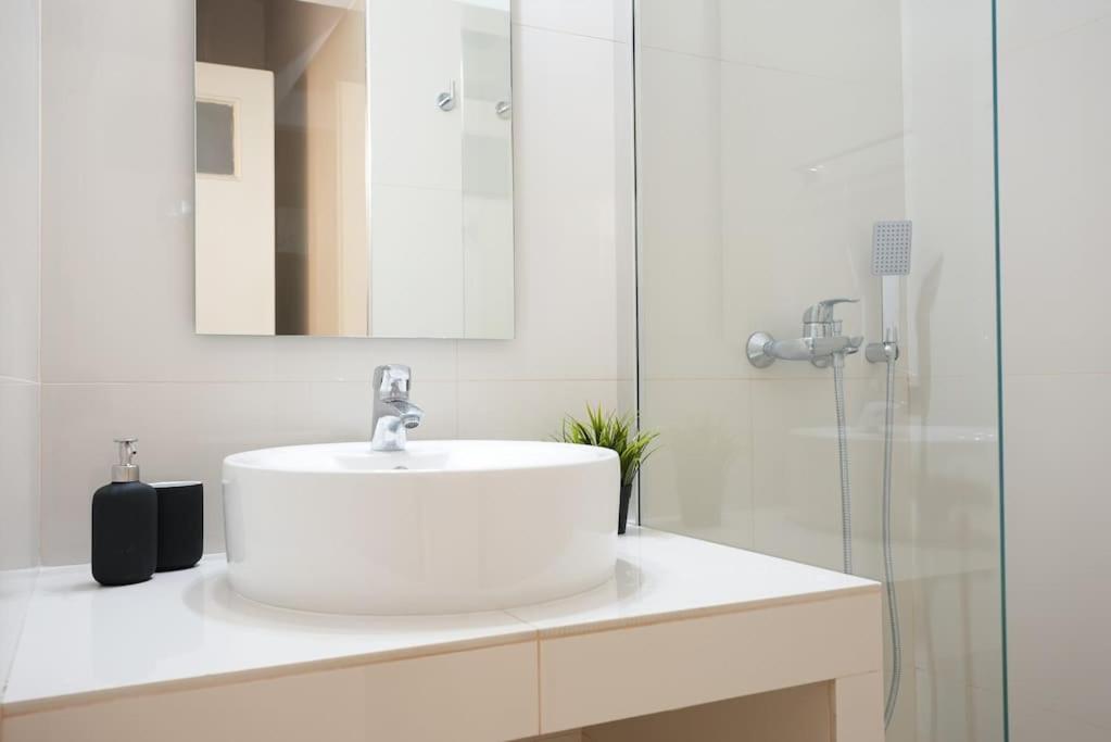 Syntagma Square, 70Sqm Pentelis Sunny Apartment Athens Exterior photo